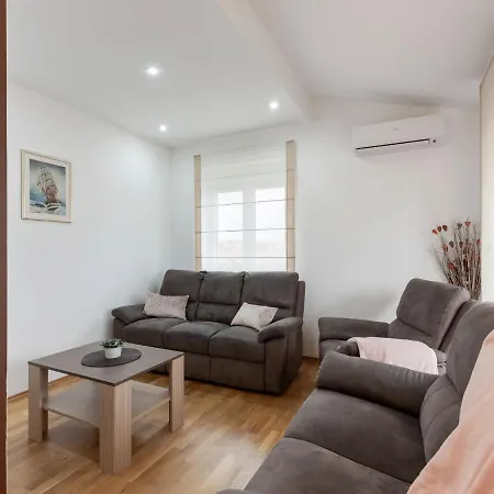 Modern In With Terrace