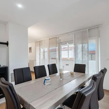 Modern In With Terrace Apartamento Zadar