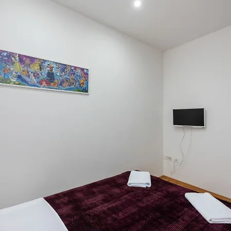 Modern In With Terrace *
