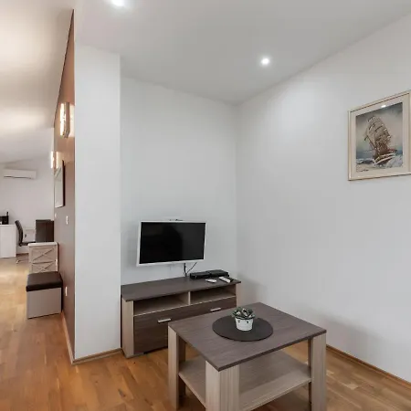 Modern In With Terrace Apartamento